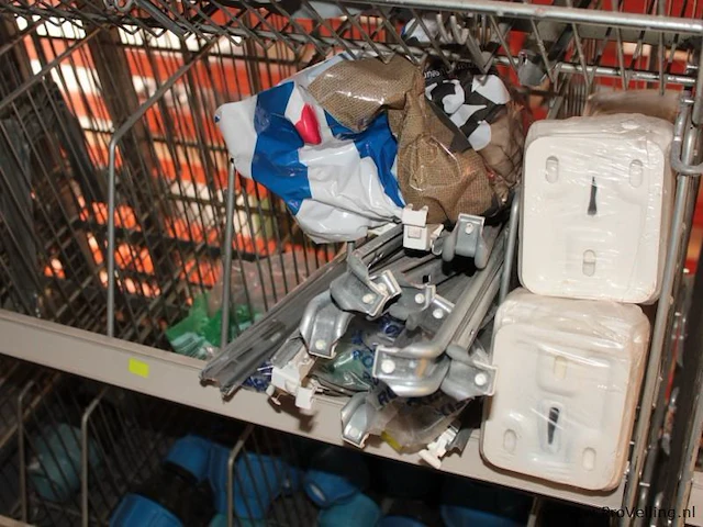 4 stapelrekken met inhoud - afbeelding 2 van  7