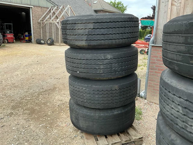 4 stuks 425/65 r22.5 op velg - afbeelding 2 van  8