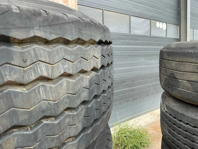 4 stuks 425/65 r22.5 op velg - afbeelding 5 van  8