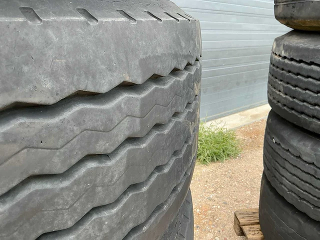 4 stuks 425/65 r22.5 op velg - afbeelding 6 van  8
