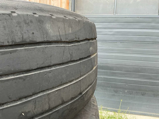 4 stuks 425/65 r22,5 op velg - afbeelding 3 van  7