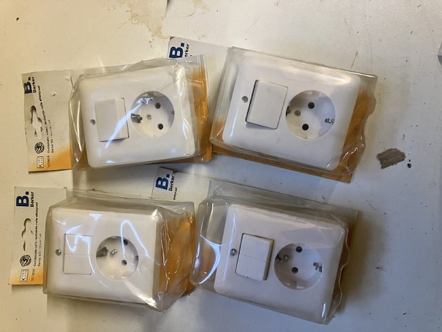 4 x schakelaar in een mandje 2 x enkel en 2 x dubbel - afbeelding 2 van  5