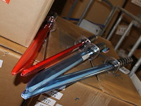 4 zwaarden licht schade aan punt - afbeelding 2 van  3