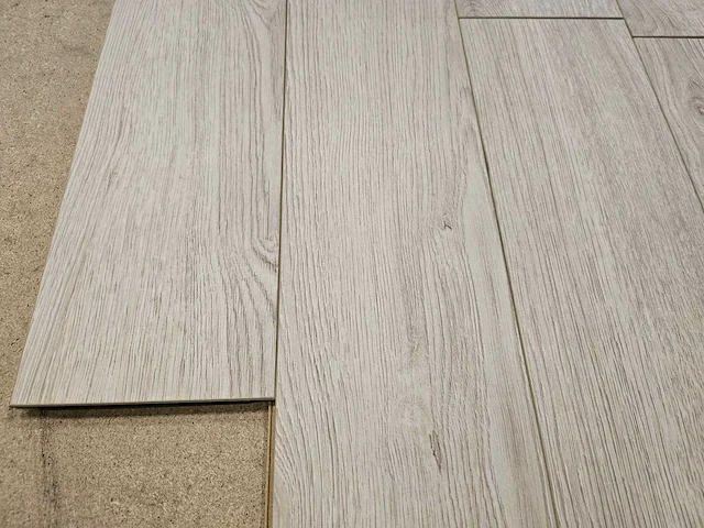 40 m2 laminaat plank - 640 x 143 x 12 mm - afbeelding 2 van  3