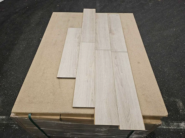 40 m2 laminaat plank - 640 x 143 x 12 mm - afbeelding 3 van  3