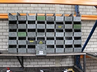 40 metalen stapelbare bakken met afmeting 21,5 x 34 x 20 cm. - afbeelding 1 van  2