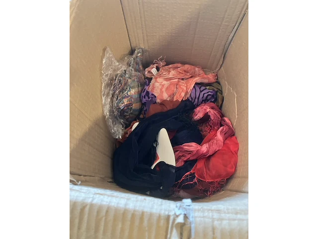 40 shawls retour uit verkoop - afbeelding 1 van  9