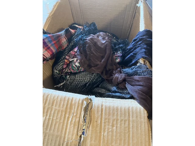 40 shawls retour uit verkoop - afbeelding 3 van  9