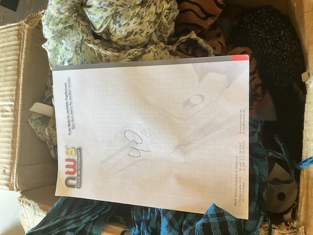 40 shawls retour uit verkoop - afbeelding 9 van  9