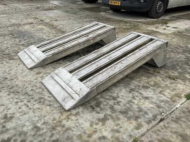 40 tons aluminium oprijdbanen set - afbeelding 1 van  7