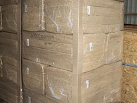 40 verpakkingen hennepvezelisolatie 57 x 120 x 12 cm (27.6 m2) met isolatiewaarde rs 3.0 op vier pallets. - afbeelding 2 van  3