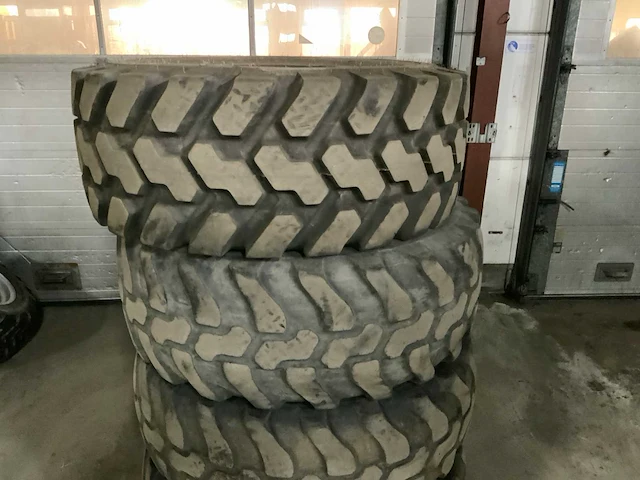 400/70 r20 4-delige bandenset - afbeelding 2 van  8