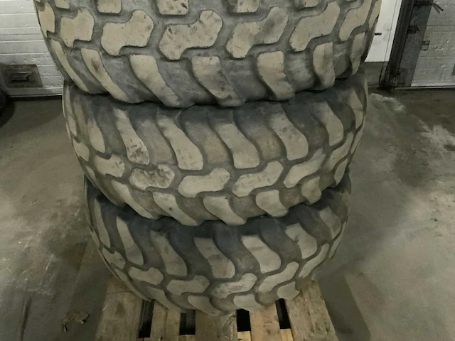 400/70 r20 4-delige bandenset - afbeelding 3 van  8