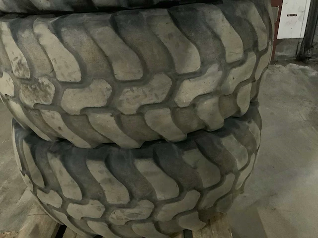 400/70 r20 4-delige bandenset - afbeelding 8 van  8