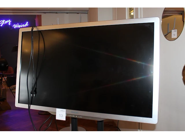 42 inch tv philips 42pfl7696h op verrijdbaar presentatie statief met afstandsbediening. - afbeelding 3 van  4