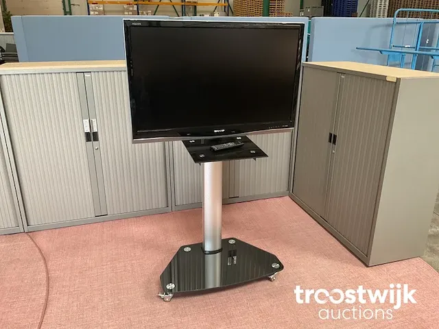 42” lcd televisie op standaard - afbeelding 1 van  2