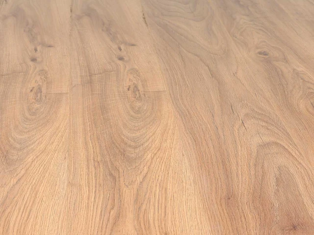 42 m2 laminaat plank - 1288 x 195 x 10 mm - afbeelding 1 van  4