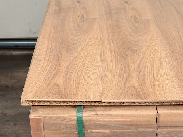 42 m2 laminaat plank - 1288 x 195 x 10 mm - afbeelding 2 van  4