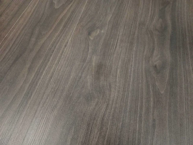 43 m2 laminaat plank - 1207 x 198 x 11 mm - afbeelding 1 van  3