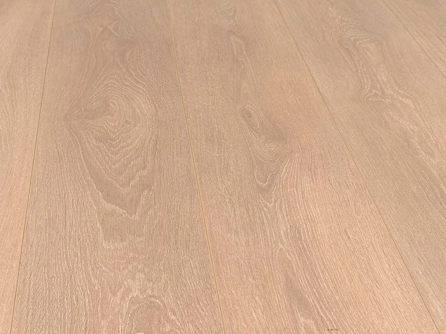 43 m2 laminaat plank - 1285 x 192 x 8 mm - afbeelding 1 van  4