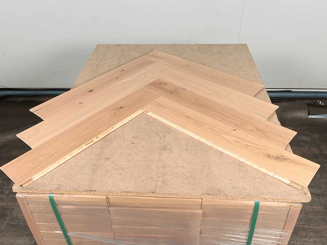 44 m2 parket eiken visgraat mutliplank - 725 x 130 x 14 mm - afbeelding 3 van  4