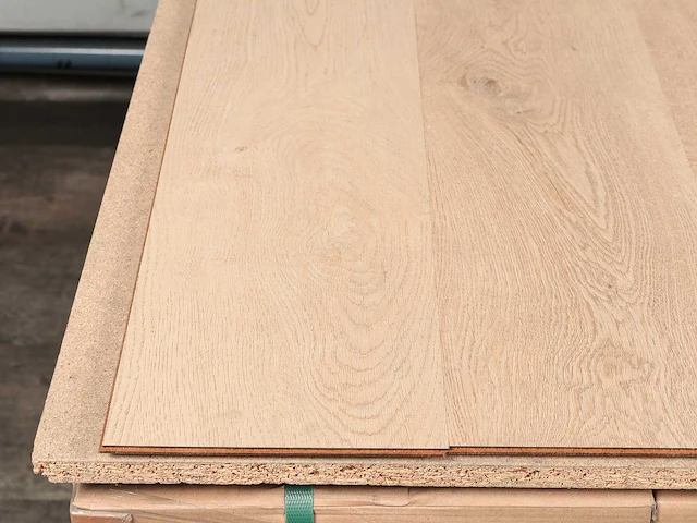 44 m2 pvc click plank op hdf met filt onderlaag - 1222 x 182 x 8,5 mm - afbeelding 2 van  4