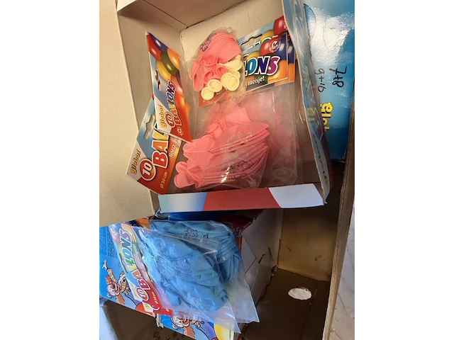 45 zakjes leeftijds ballonnen, jongen, meisje en huwelijk retour uit verkoop - afbeelding 2 van  11
