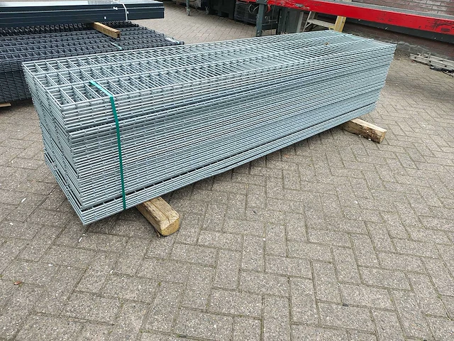 45x heras - 8/6/8 - dubbelstaafs hekwerk gegalvaniseerd - afbeelding 1 van  10