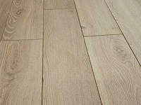 46 m2 laminaat plank - 640 x 143 x 12 mm - afbeelding 1 van  3
