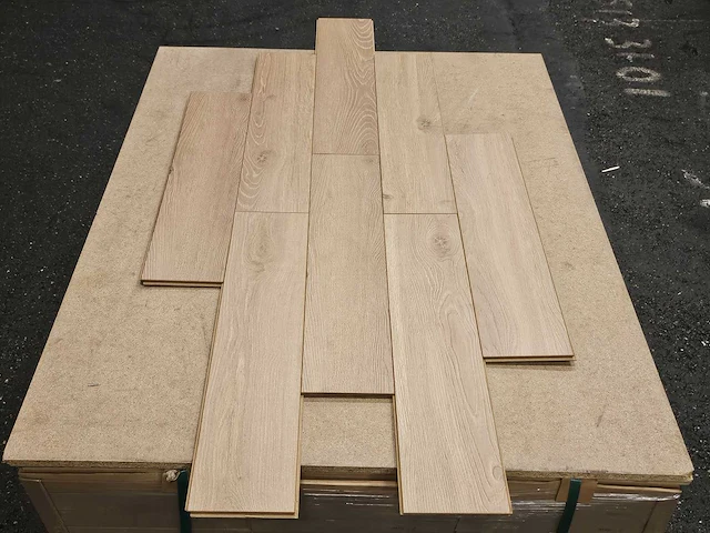 46 m2 laminaat plank - 640 x 143 x 12 mm - afbeelding 3 van  3