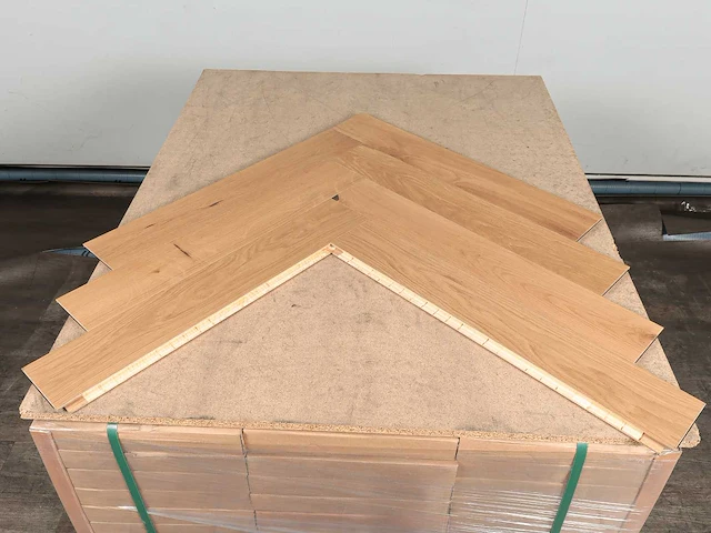 46 m2 parket eiken visgraat mutliplank - 660 x 110 x 14 mm - afbeelding 3 van  4