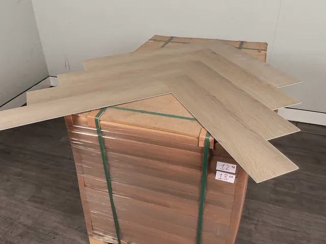 46 m2 spc pvc-click visgraat - 750 x 150 x 4 mm - afbeelding 4 van  4