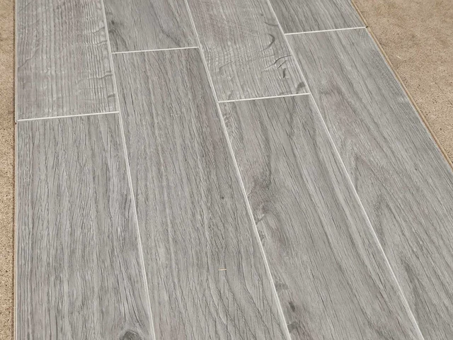 47 m2 laminaat plank - 504 x 19 x 8 mm - afbeelding 1 van  3