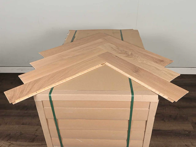 48 m2 parket eiken visgraat - 725 x 130 x 14 mm - afbeelding 3 van  4