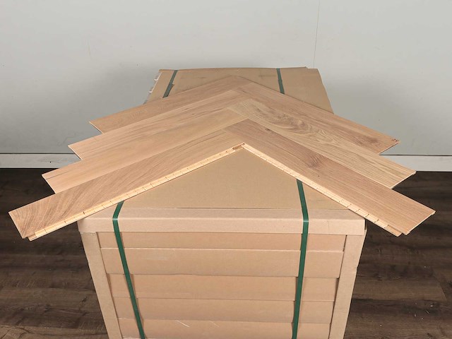 48 m2 parket eiken visgraat - 725 x 130 x 14 mm - afbeelding 3 van  4