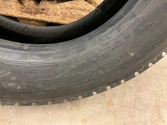 4x 295/60 r22.5 hankook retread vrachtwagenband - afbeelding 5 van  6