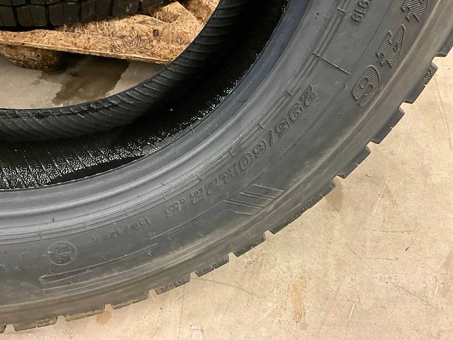 4x 295/60 r22.5 retread vrachtwagenband - afbeelding 4 van  6