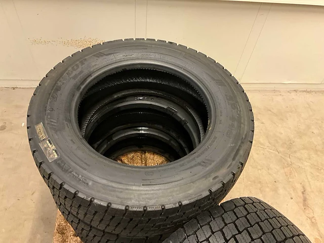4x 295/60 r22.5 retread vrachtwagenband - afbeelding 6 van  6