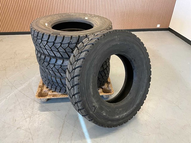 4x 295/80 r22.5 hankook retread vrachtwagenband - afbeelding 2 van  7