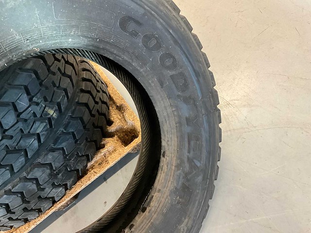 4x 295/80 r22.5 retread vrachtwagenband - afbeelding 3 van  6