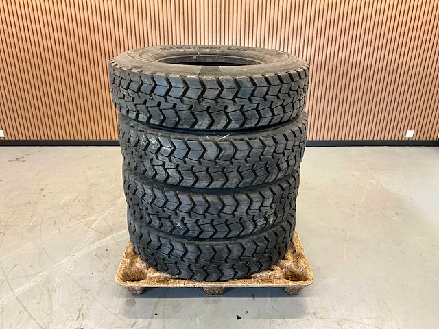 4x 295/80 r22.5 retread vrachtwagenband - afbeelding 6 van  6