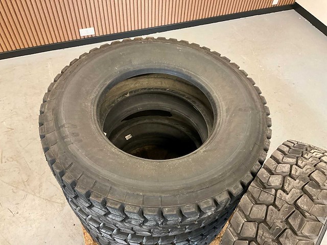 4x 295/80 r22.5 retread vrachtwagenband - afbeelding 6 van  7