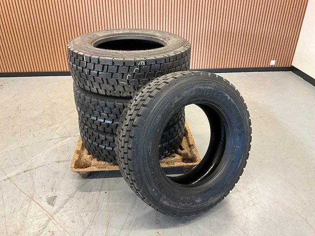 4x 315/60 r22.5 pirelli retread vrachtwagenband - afbeelding 2 van  7