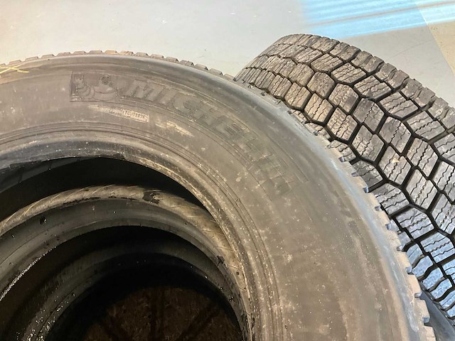 4x 315/60 r22.5 retread vrachtwagenband - afbeelding 7 van  9