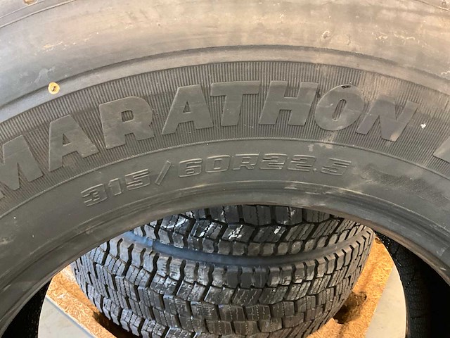 4x 315/60 r22.5 retread vrachtwagenband - afbeelding 3 van  9