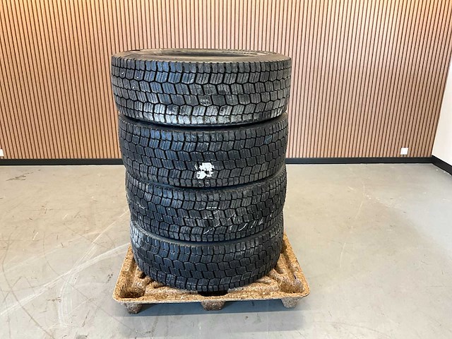 4x 315/60 r22.5 retread vrachtwagenband - afbeelding 9 van  9