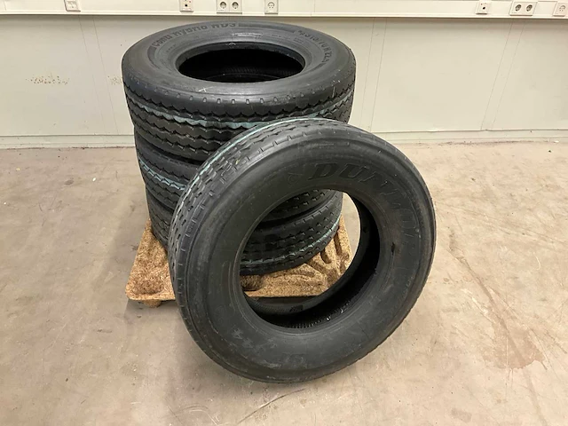 4x 315/70 r22.5 retread vrachtwagenband - afbeelding 2 van  6