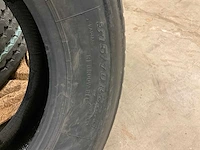 4x 315/70 r22.5 retread vrachtwagenband - afbeelding 3 van  6