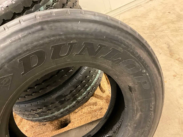 4x 315/70 r22.5 retread vrachtwagenband - afbeelding 4 van  6