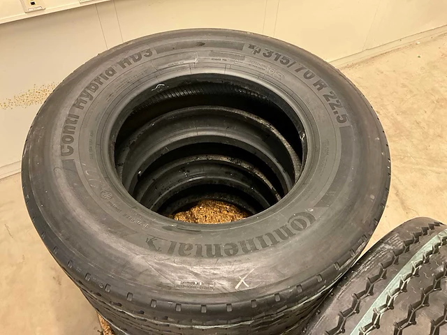 4x 315/70 r22.5 retread vrachtwagenband - afbeelding 5 van  6
